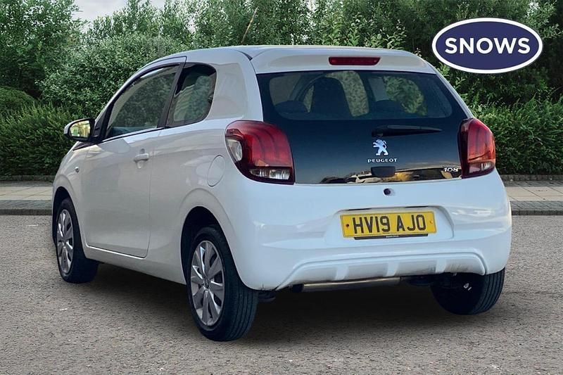 Used Peugeot 108 Active 72 HP (52 kW) 2019 White Hatchback
