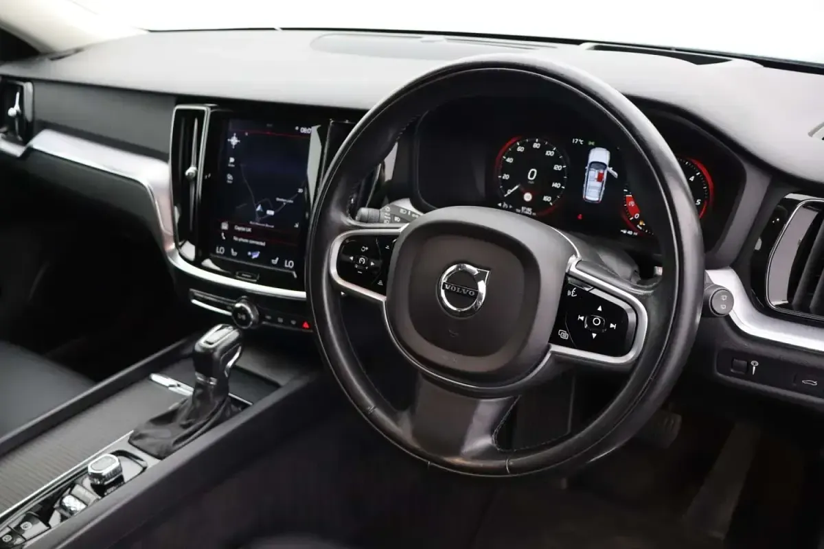 Used Volvo V60 Momentum 150 HP (110 kW) 2018 Grey Estate