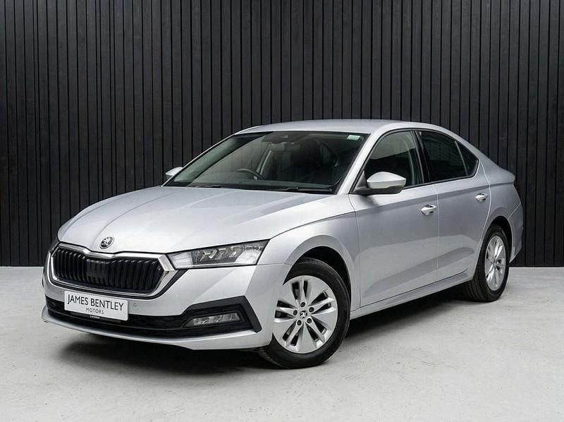Usado Skoda Octavia SE 110 CV (80 kW) 2021 Plateado Utilitario
