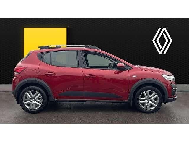 Used Dacia Sandero Comfort 90 HP (66 kW) 2022 Red SUV