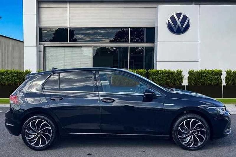 Used VW Golf VIII Style 150 HP (110 kW) 2022 Black Hatchback