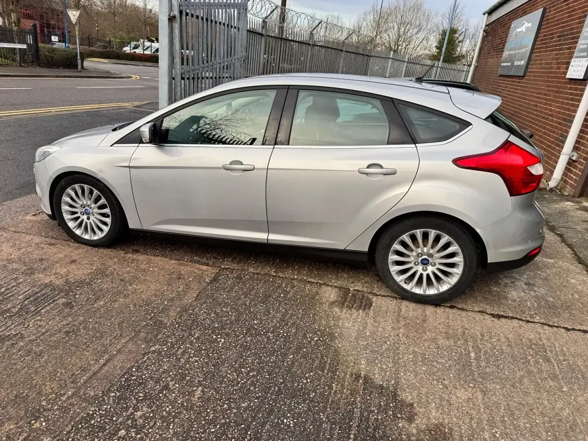 Used Ford Focus Titanium X 115 HP (84 kW) 2013 Silver Hatchback