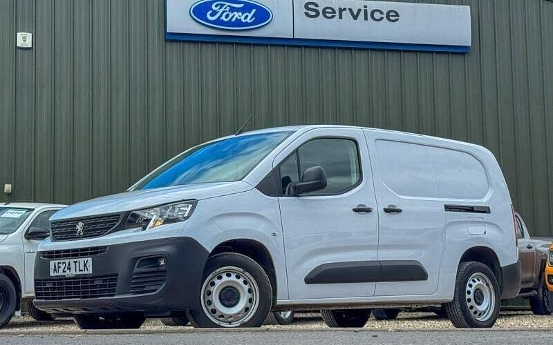 Used Peugeot Partner Premium 131 HP (96 kW) 2023 White MPV