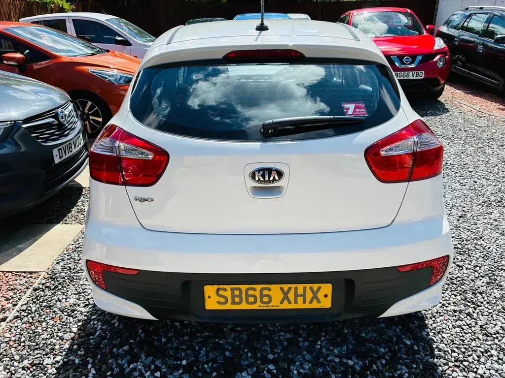 Used Kia Rio Air 2016 White Hatchback
