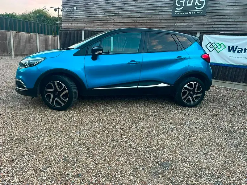 Used Renault Captur Dynamique 120 HP (88 kW) 2017 Blue/black SUV