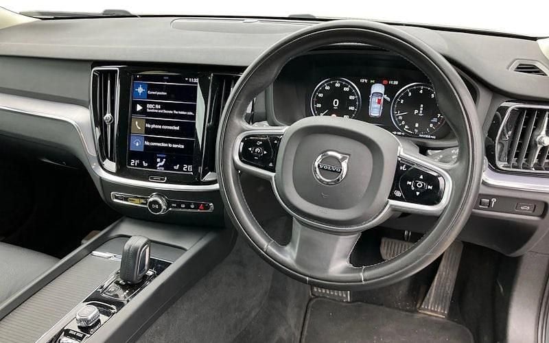 Second-hand Volvo V60 Momentum 163 CP (119 kW) 2021 Gri Break