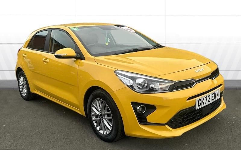 Used Kia Rio 101 HP (74 kW) 2022 Yellow Hatchback