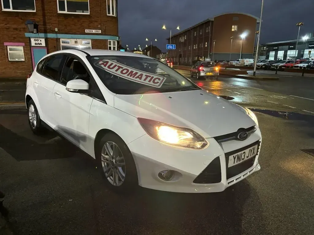 Used Ford Focus Titanium 140 HP (102 kW) 2013 White Hatchback