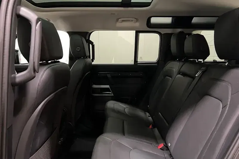 Usado Land Rover Defender SE 245 HP (180 kW) 2023 Preto SUV