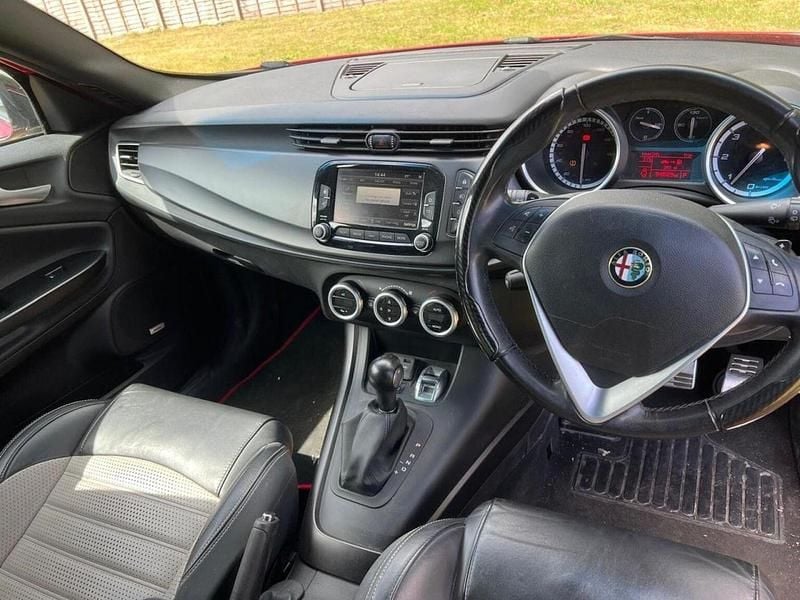 Used Alfa Romeo Giulietta 2016 Red Hatchback