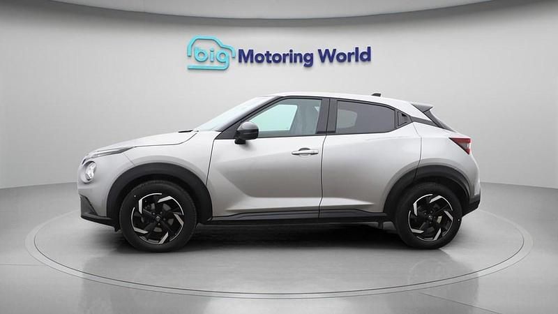 Used Nissan Juke N-Connecta 114 HP (83 kW) 2023 Silver SUV