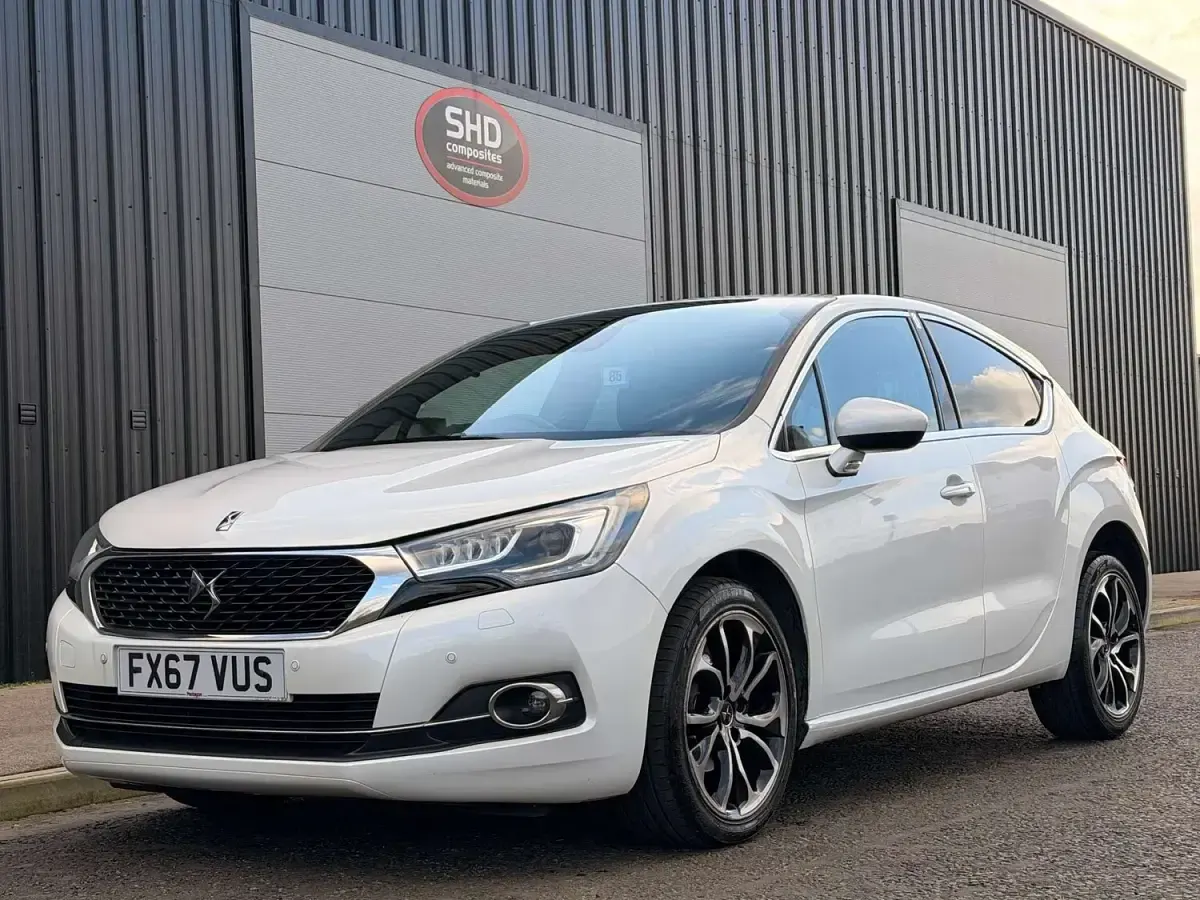 Used DS Automobiles DS4 Prestige 120 HP (88 kW) 2017 White Hatchback