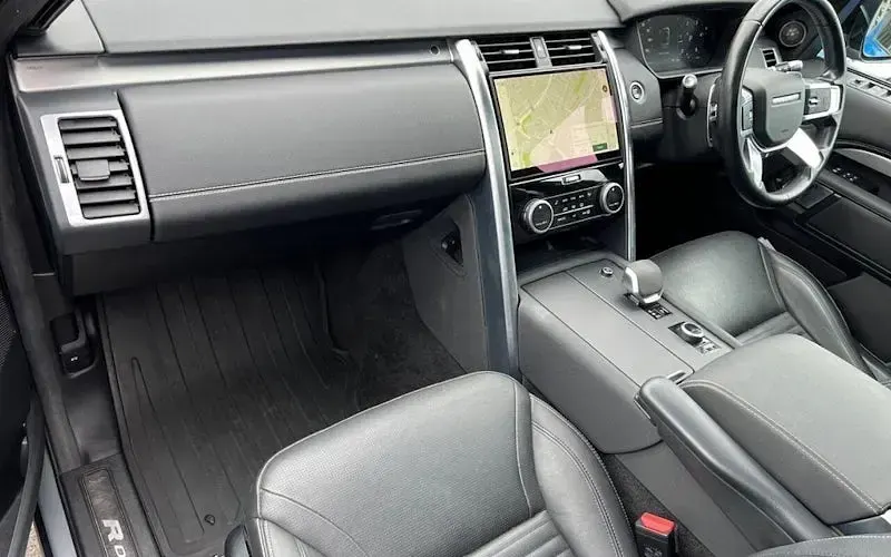 Used Land Rover Discovery SE Dynamic 300 HP (220 kW) 2021 Silver SUV