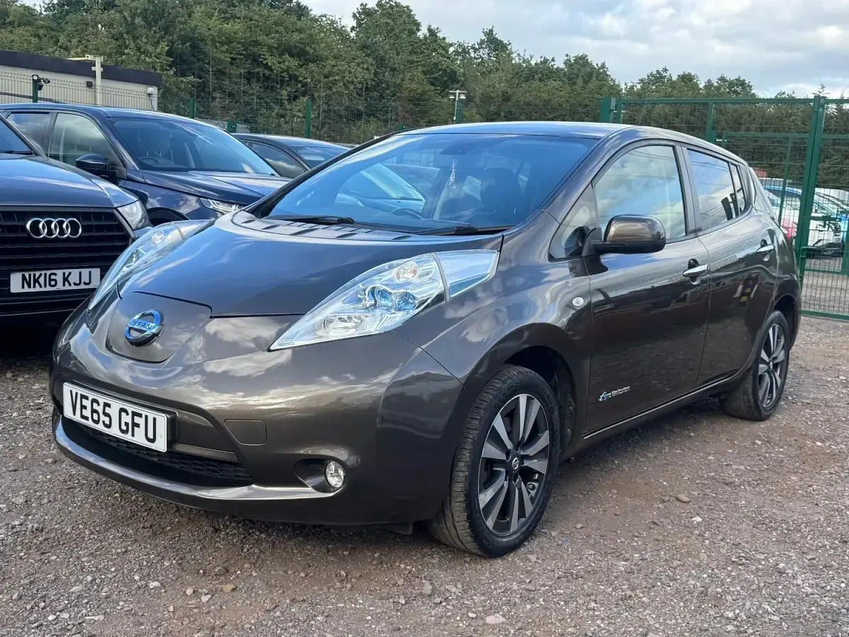 Used Nissan Leaf Tekna 80 kW (109 HP) 2015 Beige Hatchback