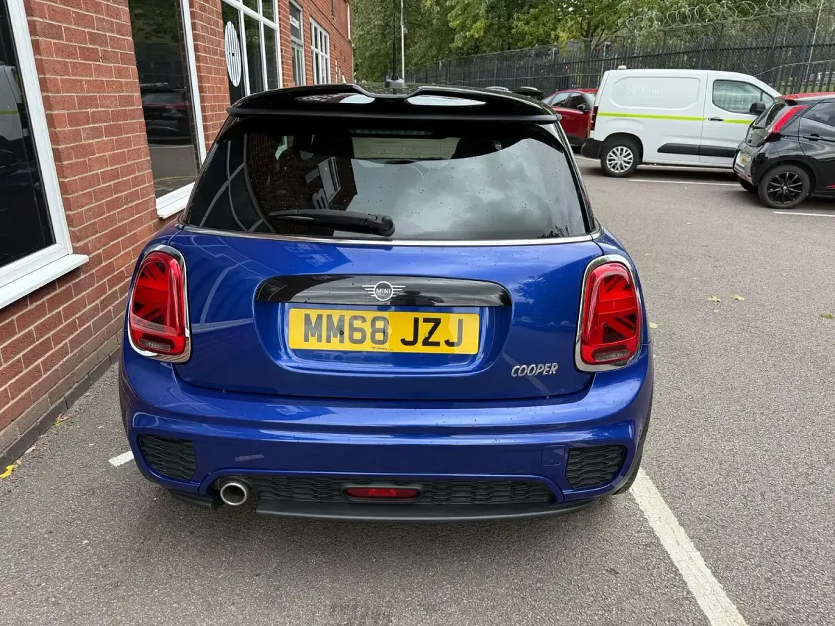 Used Mini Cooper Hatch 134 HP (98 kW) 2018 Blue Hatchback