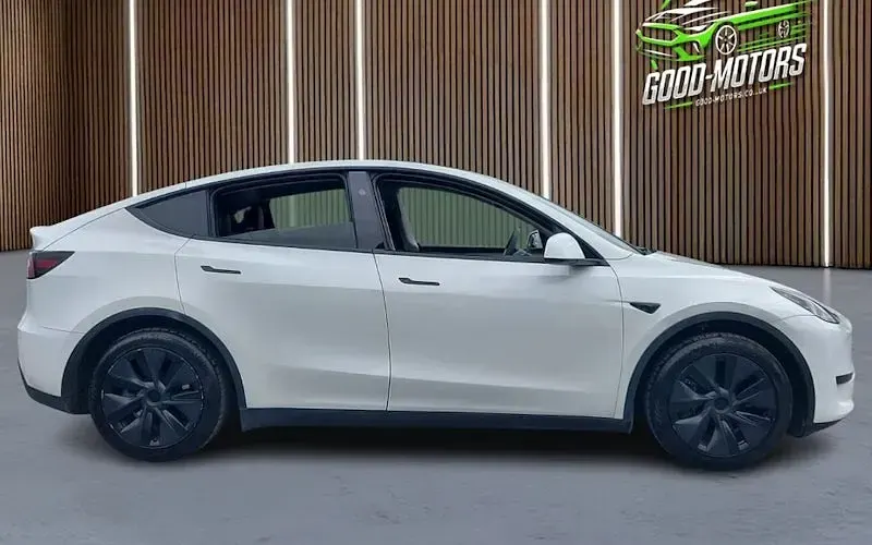 Used Tesla Model Y Long Range RWD 255 kW (347 HP) 2025 White SUV