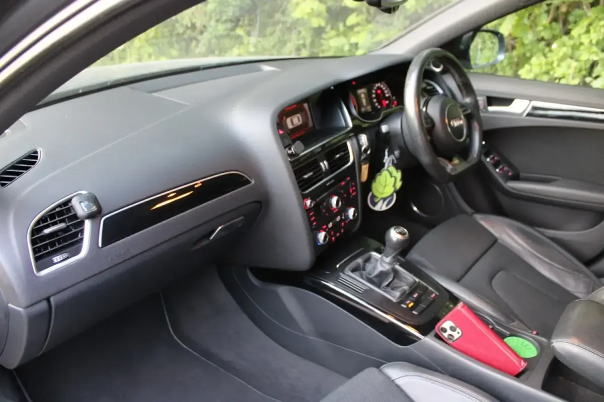 Używany Audi A4 Black Edition 150 KM (110 kW) 2015 Szary Sedan/Limuzyna
