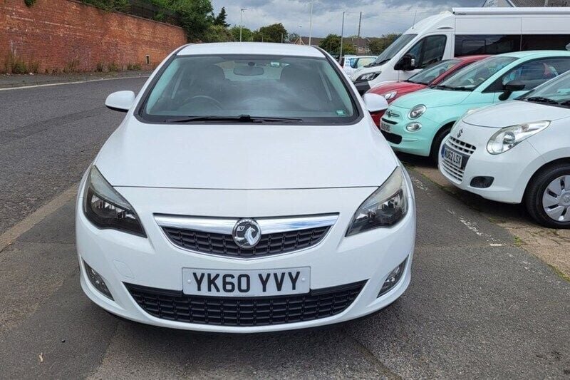 White Used 2010 Vauxhall Astra SRi Hatchback | £2,250 (Fair price) - Image 1/1