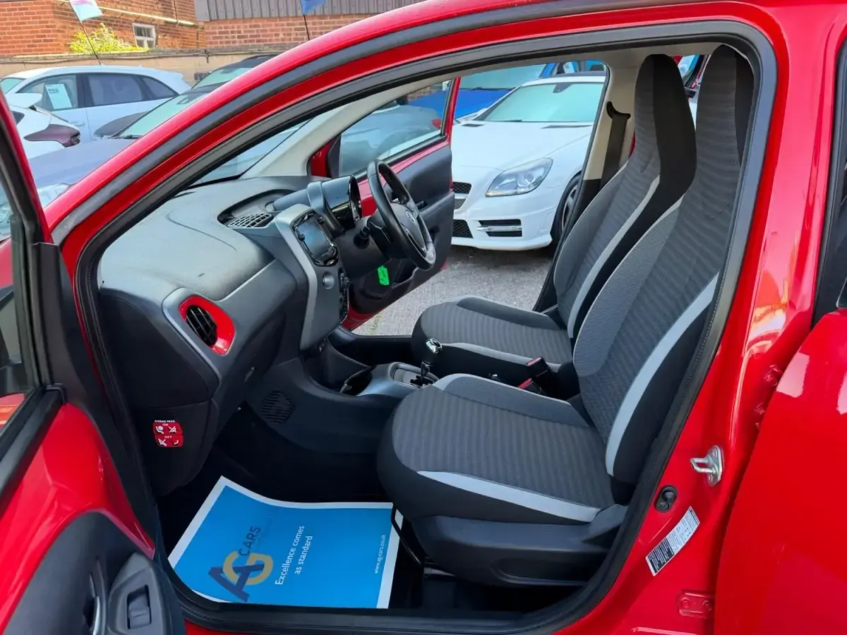 Used Toyota Aygo X-play 71 HP (52 kW) 2019 Red Hatchback