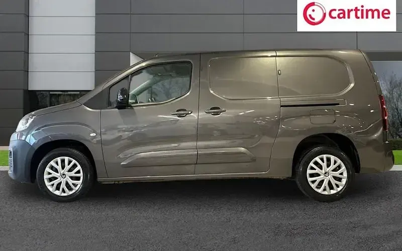 Used Citroën Berlingo 102 HP (75 kW) 2023 Grey MPV