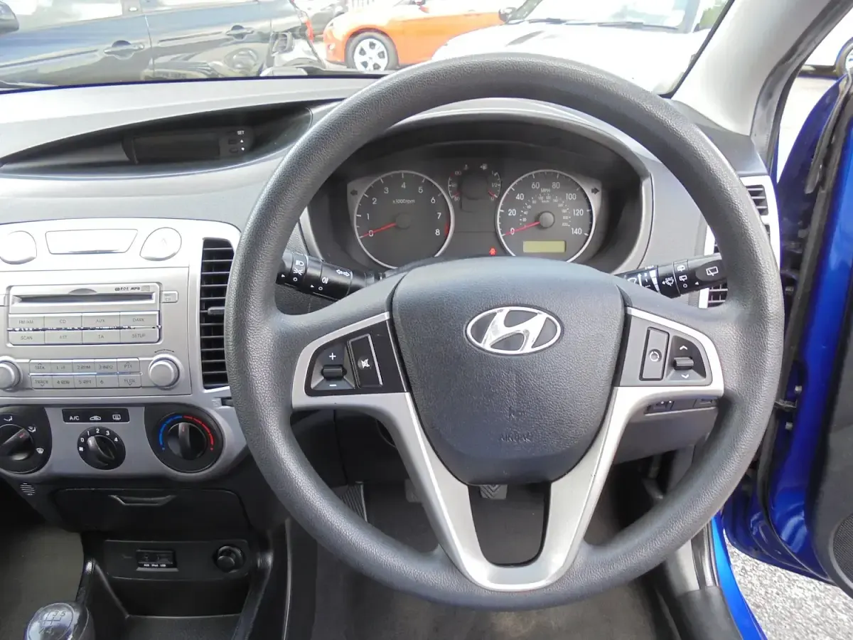 Used Hyundai i20 Comfort 101 HP (74 kW) 2010 Blue Hatchback