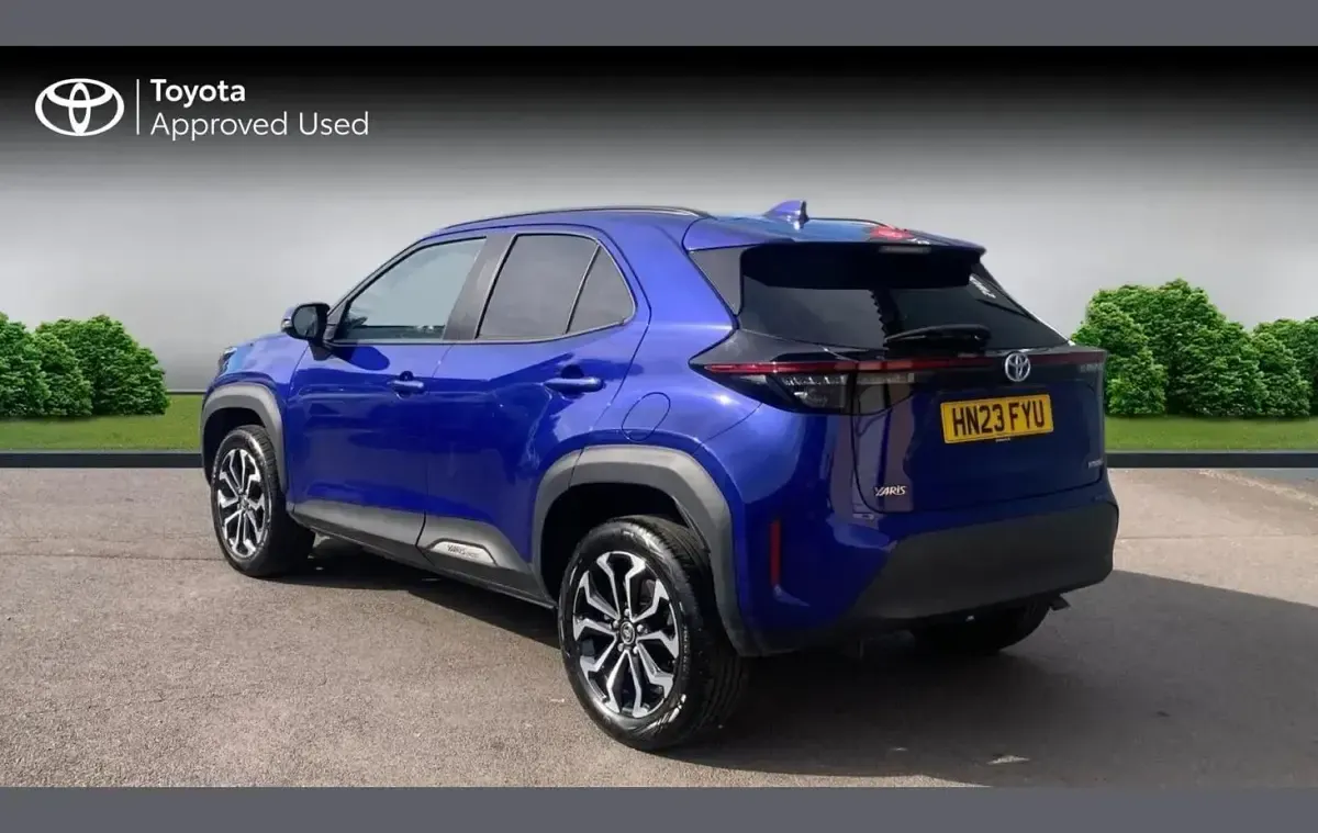 Used Toyota Yaris Cross Design 113 HP (83 kW) 2023 Blue SUV