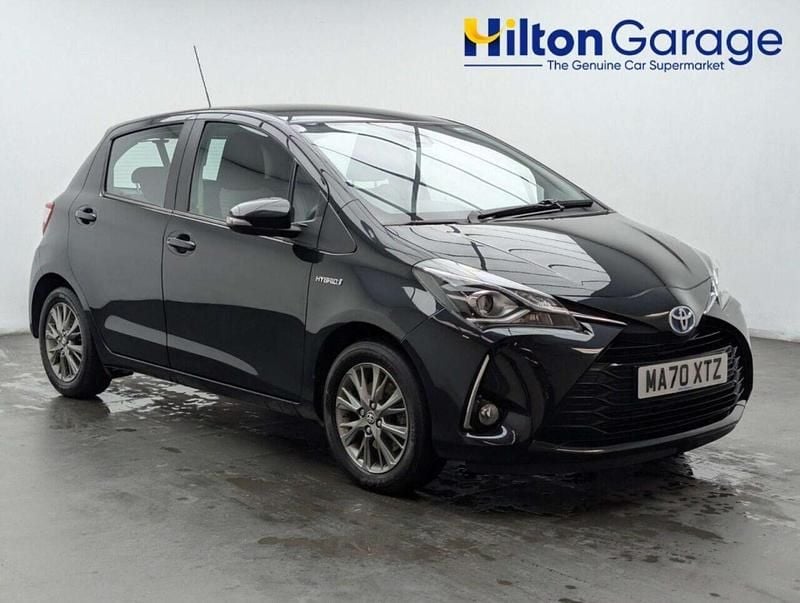 Used Toyota Yaris Hybrid 100 HP (73 kW) 2020 Black Hatchback