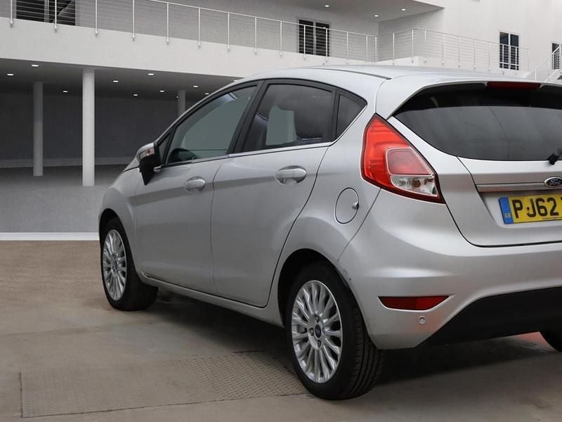 Used Ford Fiesta Titanium 105 HP (77 kW) 2013 Silver Hatchback