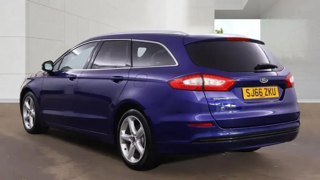 Used Ford Mondeo Titanium 180 HP (132 kW) 2016 Impact blue pearl Estate