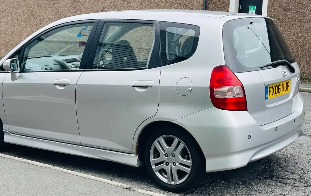 Used Honda Jazz Sport 83 HP (61 kW) 2006 Silver Hatchback