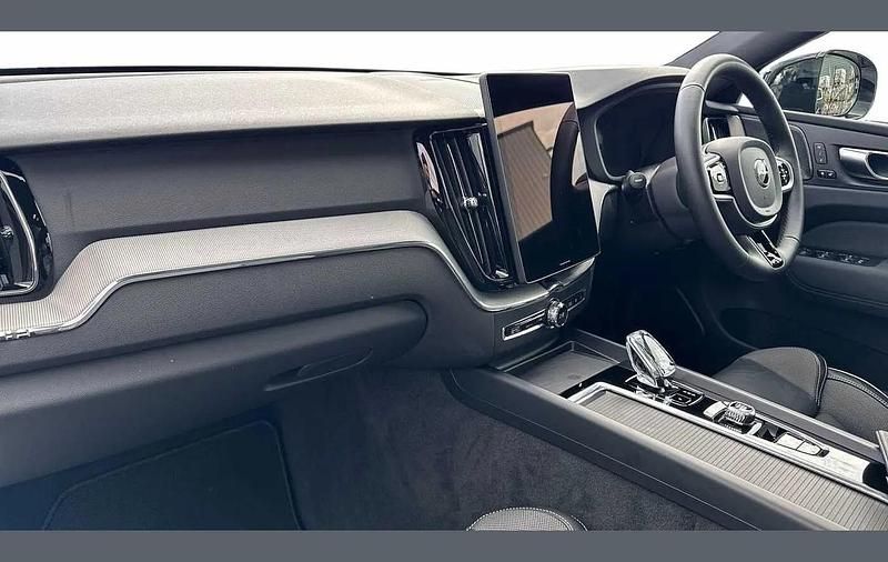 Used Volvo XC60 Plus 247 HP (181 kW) 2025 Grey SUV