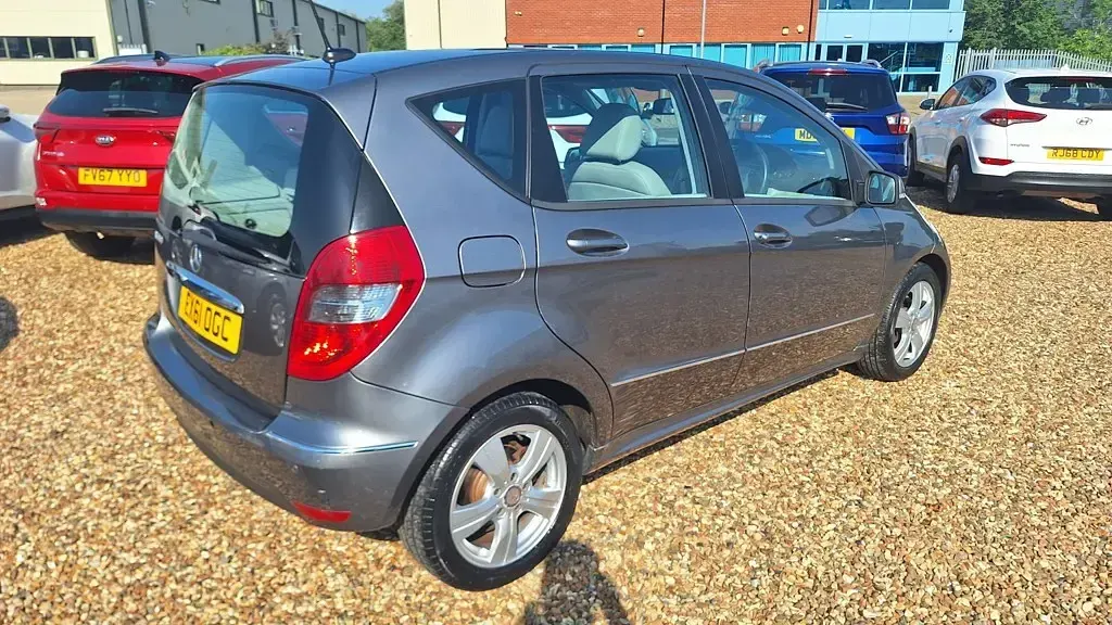Used Mercedes A160 Avantgarde 95 HP (69 kW) 2011 Grey Hatchback