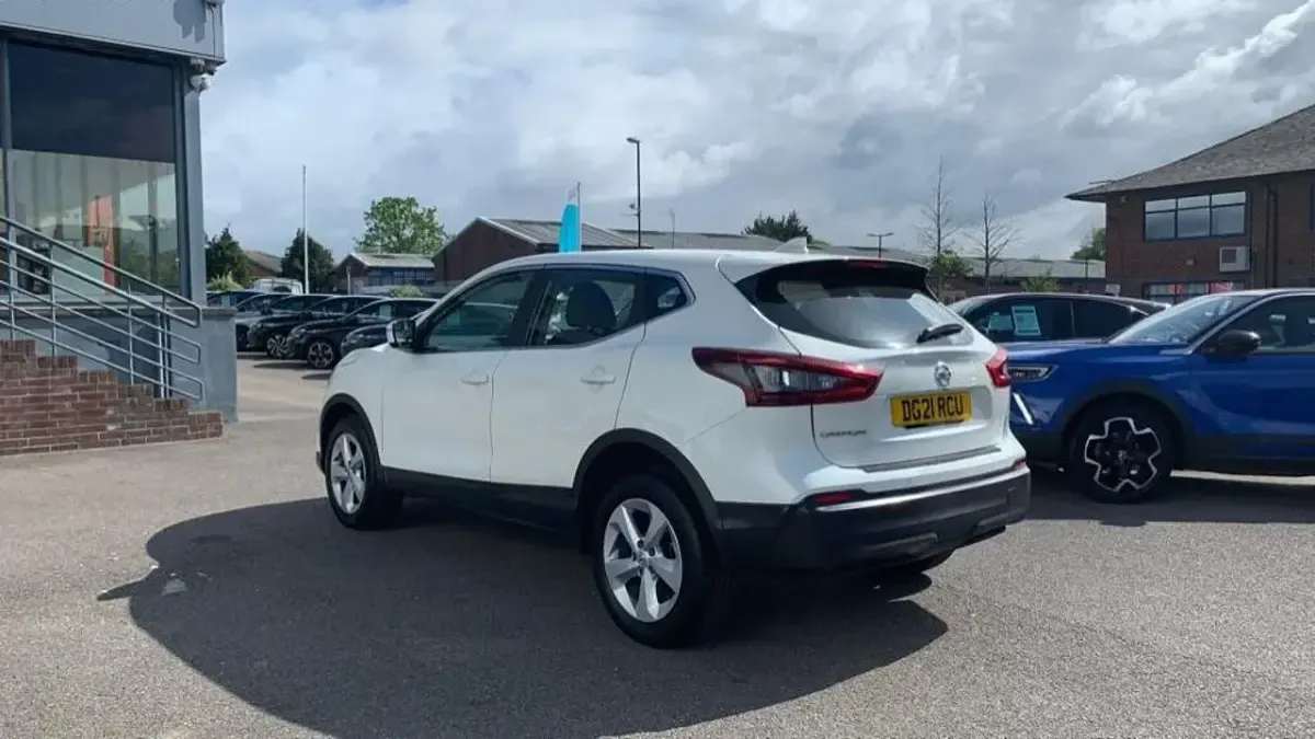 Used Nissan Qashqai Acenta Premium 158 HP (116 kW) 2021 White SUV