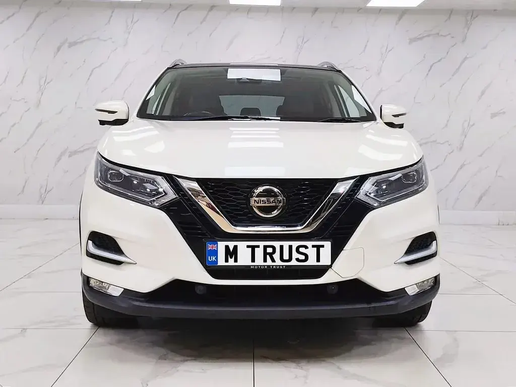 Used Nissan Qashqai Tekna 115 HP (84 kW) 2018 White SUV