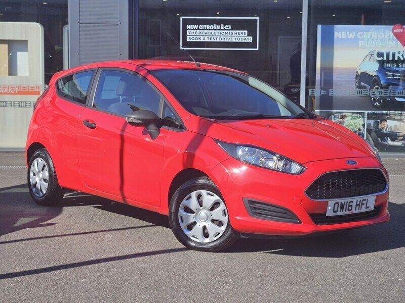 Red Used 2016 Ford Fiesta Studio Hatchback | £5,295 (Good price) - Image 1/4