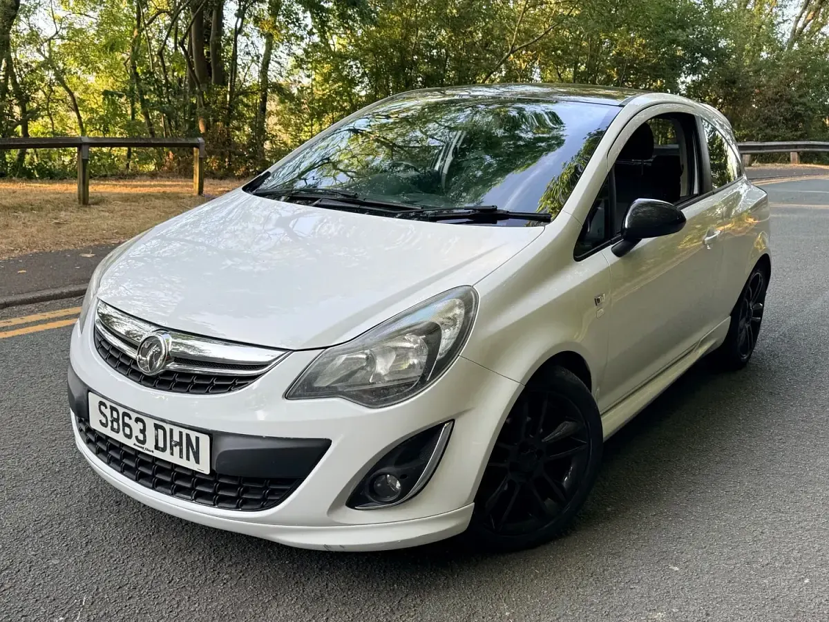 Used Vauxhall Corsa Edition 2013 White Hatchback