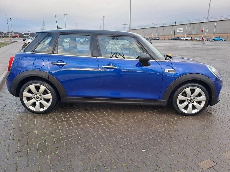Używany Mini ONE Hatch 2018 Niebieski Hatchback