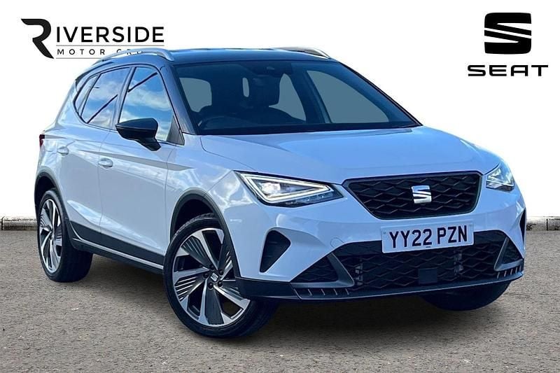 Used Seat Arona FR Sport 110 HP (80 kW) 2022 Glacier white / magnetic tech grey SUV