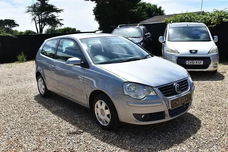 Used VW Polo S 75 HP (55 kW) 2005 Silver Hatchback