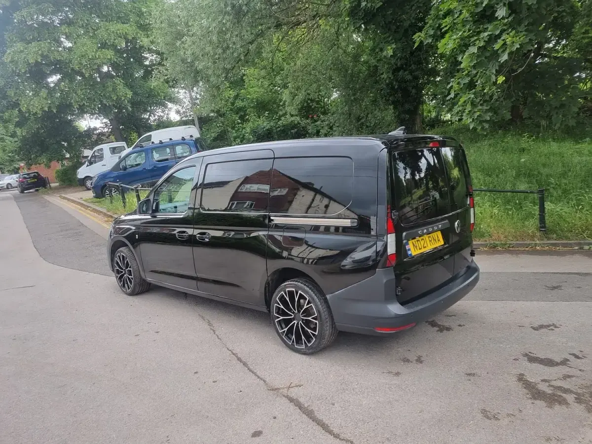 Used VW Caddy 102 HP (75 kW) 2021 Black MPV