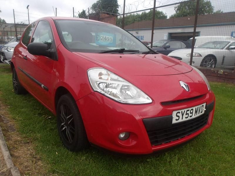 Red Used 2009 Renault Clio II Extreme Hatchback | £1,995 (A bit pricey) - Image 1/4
