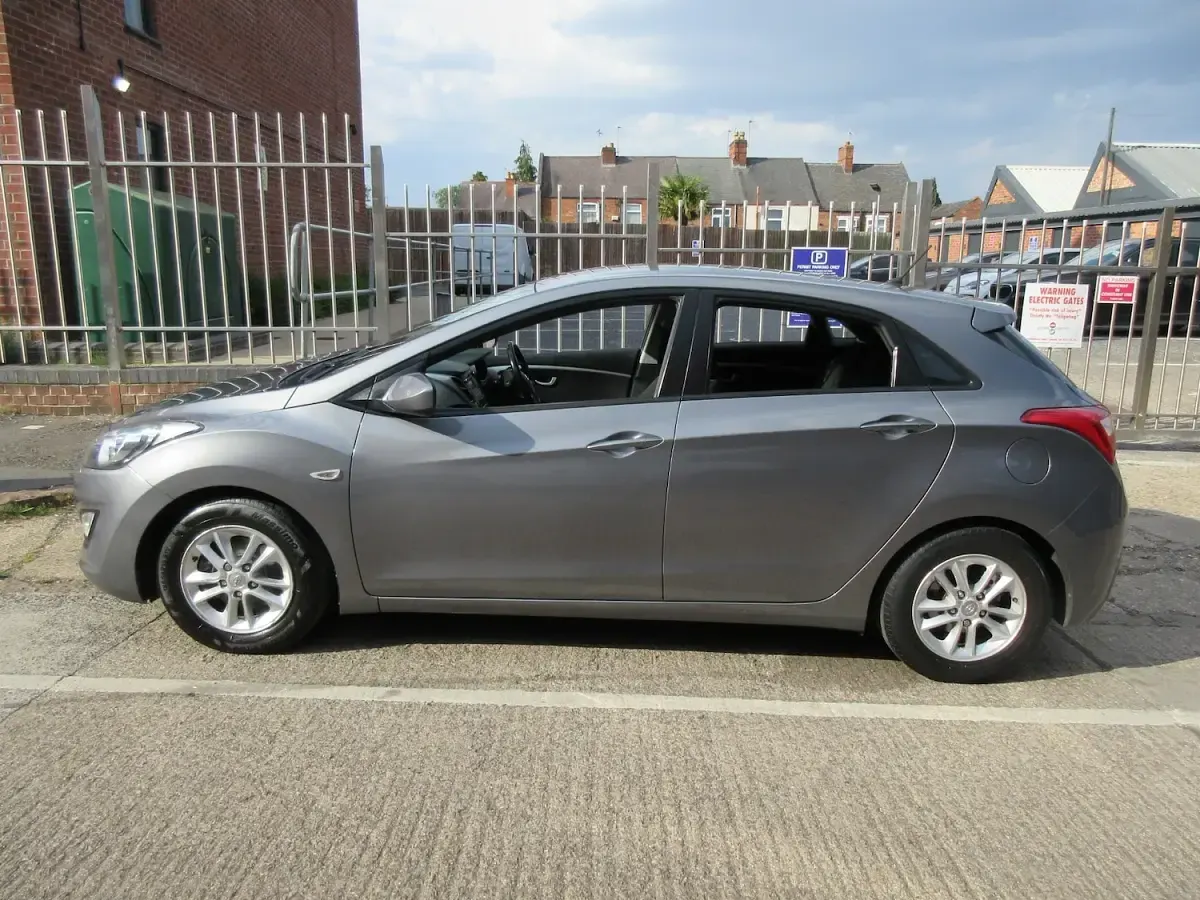 Used Hyundai i30 Active 100 HP (73 kW) 2013 Grey Hatchback