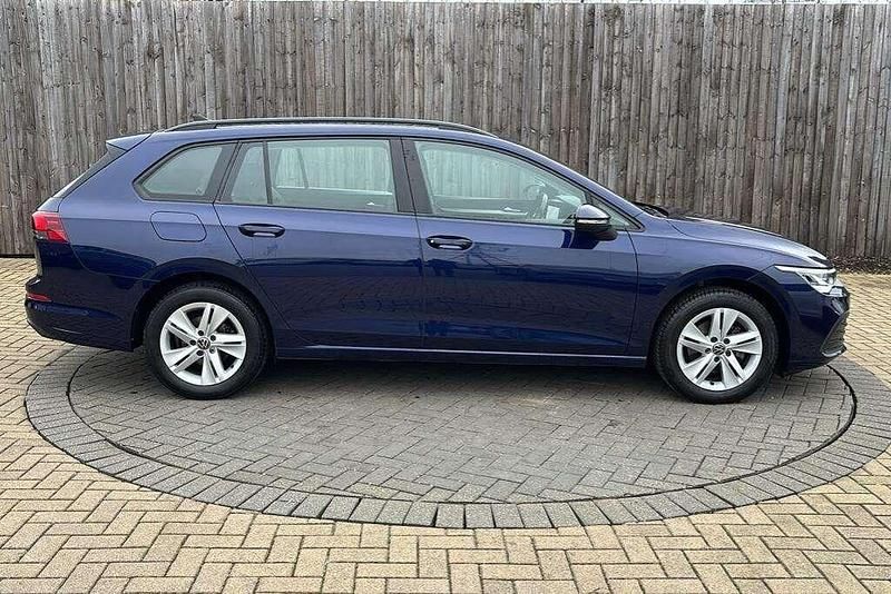 Used VW Golf VIII Life 147 HP (108 kW) 2023 Blue Estate