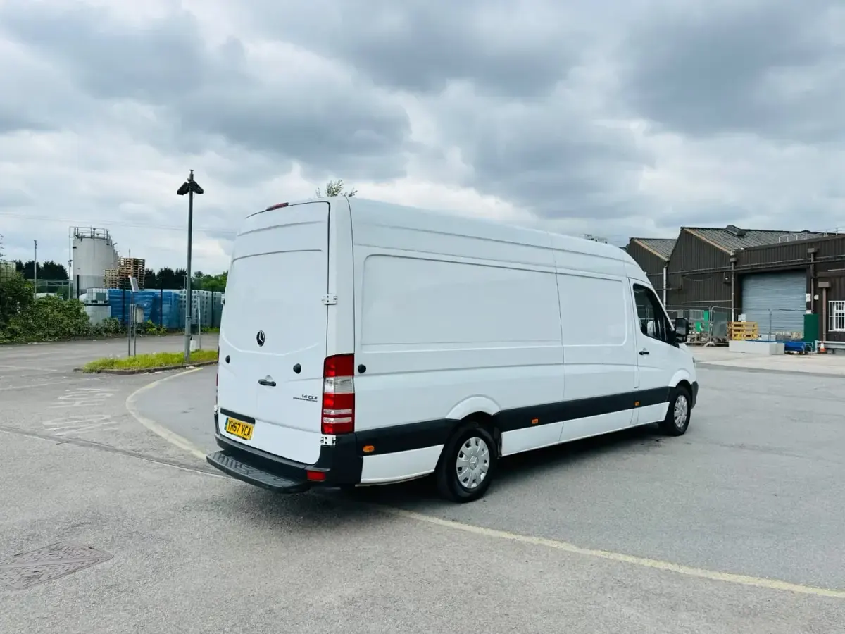 Begagnad Mercedes Sprinter 2017 Vit Van