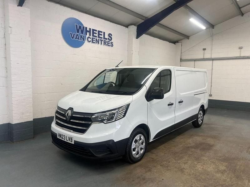 White Used 2023 Renault Trafic Business Van | £15,190 (Good price) - Image 1/4