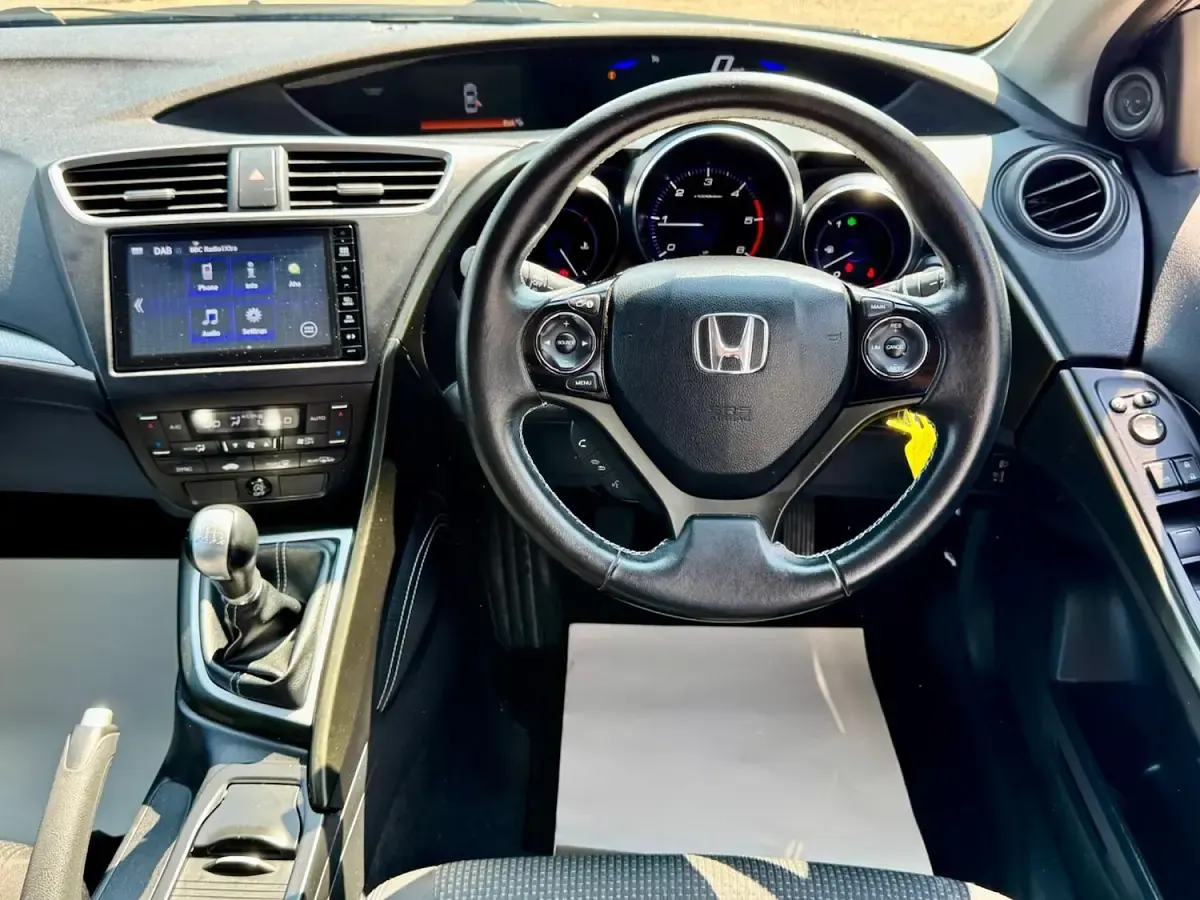 Used Honda Civic SE Plus 120 HP (88 kW) 2015 Silver Hatchback