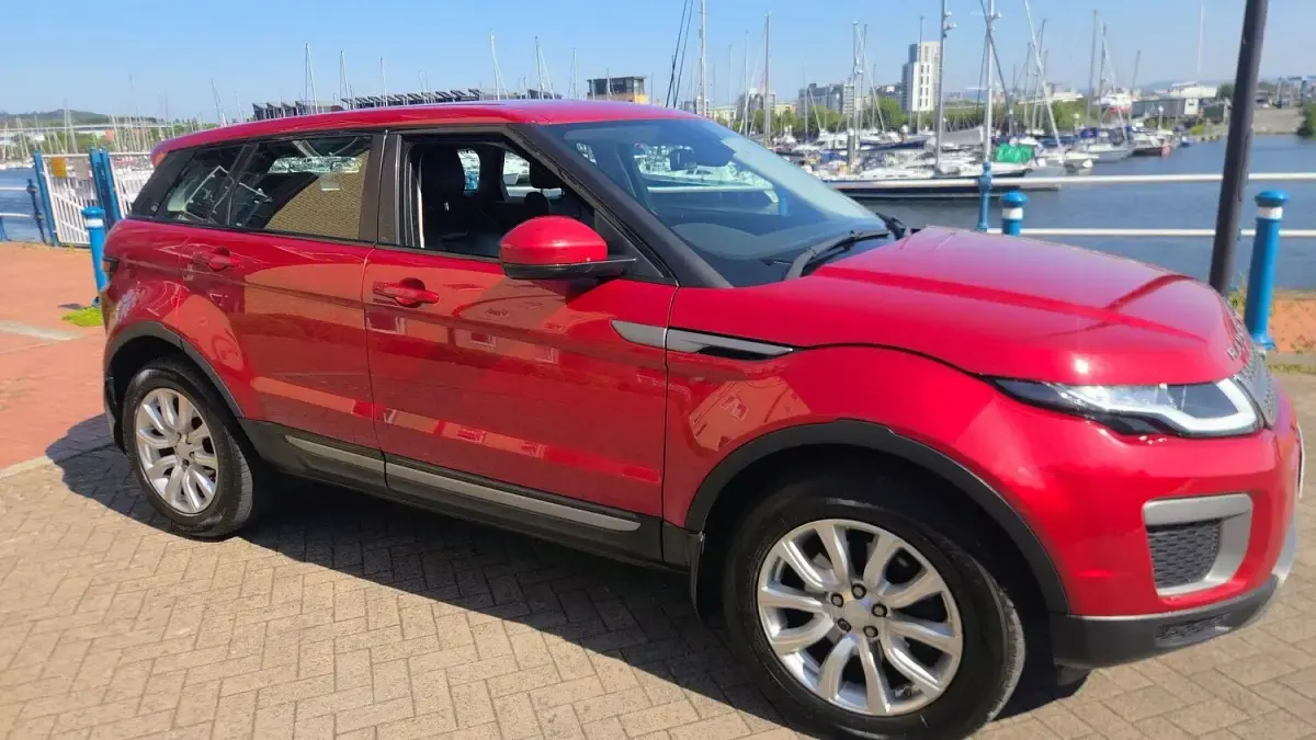 Used Land Rover Range Rover evoque SE 2016 Red Estate