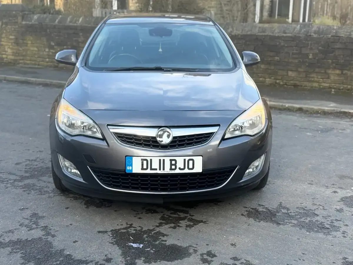 Używany Vauxhall Astra 2011 Szary Hatchback