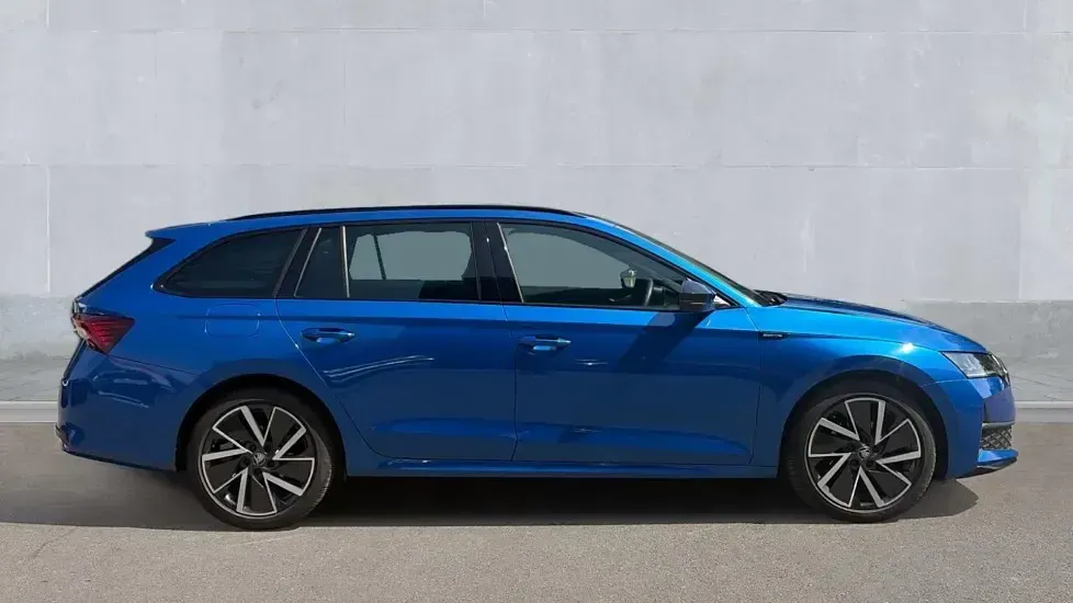 Used Skoda Octavia SportLine 150 HP (110 kW) 2025 Race blue metallic