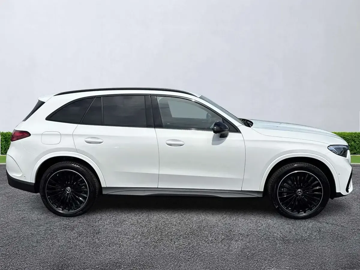 New Mercedes GLC300e Urban 313 HP (230 kW) 2025 White SUV